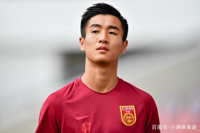 杨瀚森首秀球衣徽章入Topps唯一亲签卡