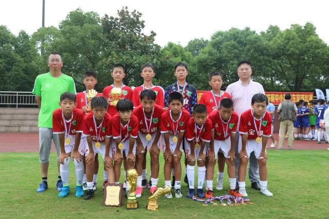 锋线同练：杜兰特与两位前锋同场训练
